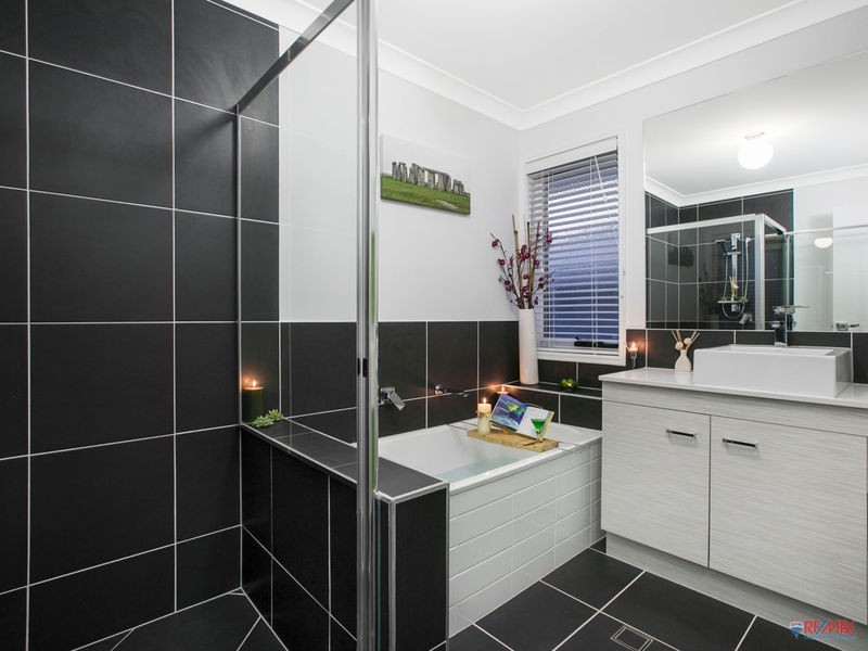 32 Pentecost Place, Redland Bay QLD 4165