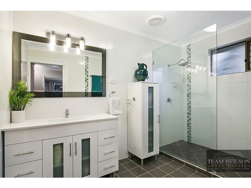 3 Azalea Street, Redland Bay QLD 4165
