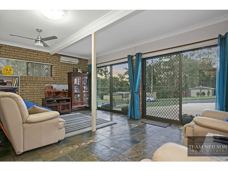 3 Azalea Street, Redland Bay QLD 4165