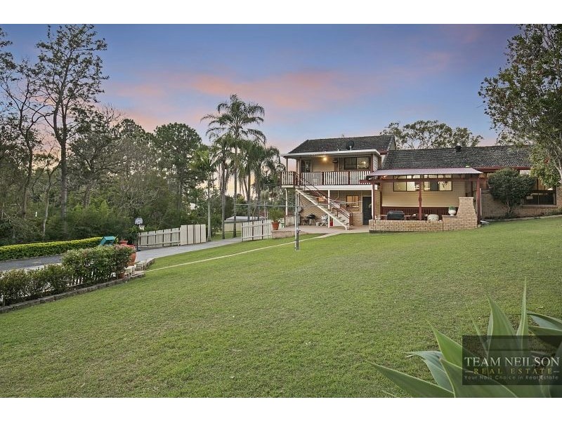3 Azalea Street, Redland Bay QLD 4165