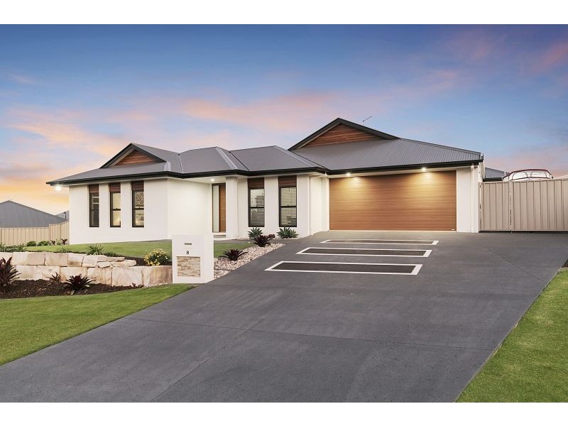 8 Capella Drive, Redland Bay QLD 4165
