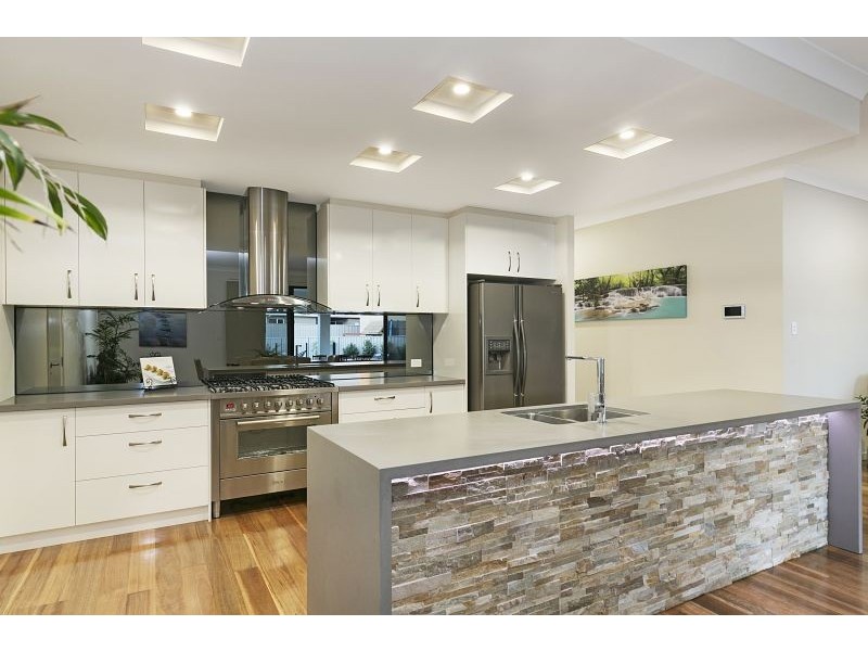8 Capella Drive, Redland Bay QLD 4165