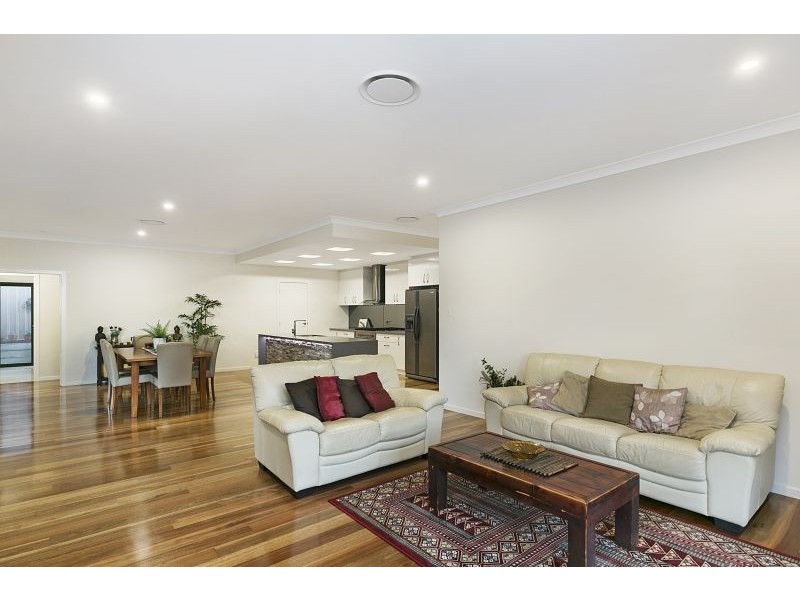 8 Capella Drive, Redland Bay QLD 4165