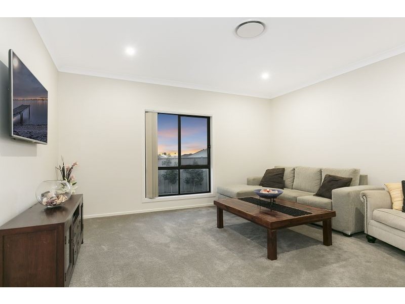 8 Capella Drive, Redland Bay QLD 4165