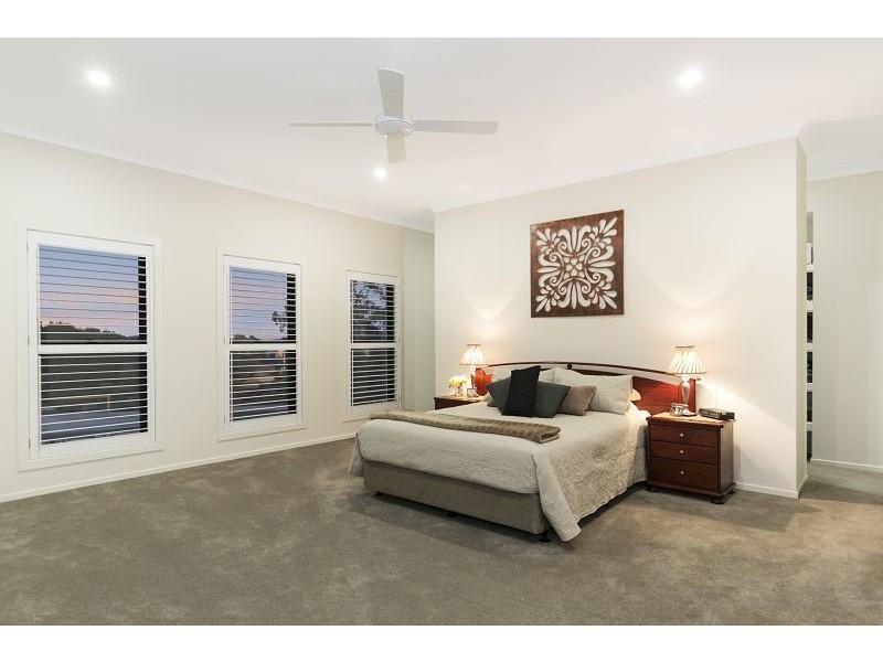 8 Capella Drive, Redland Bay QLD 4165
