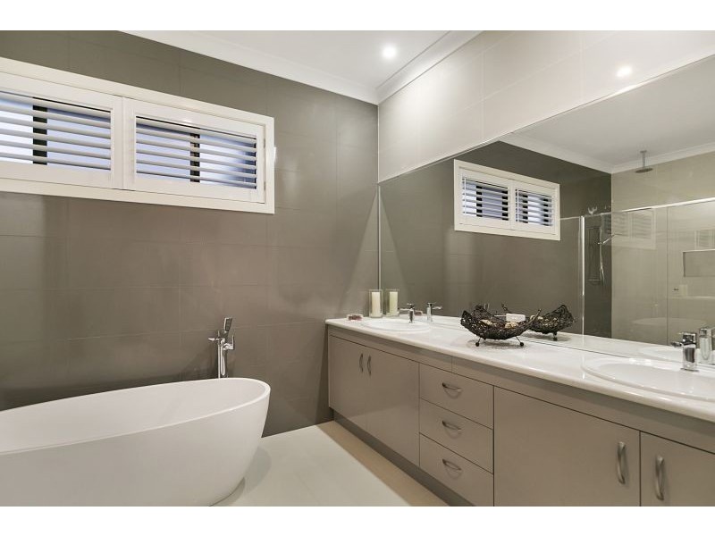 8 Capella Drive, Redland Bay QLD 4165