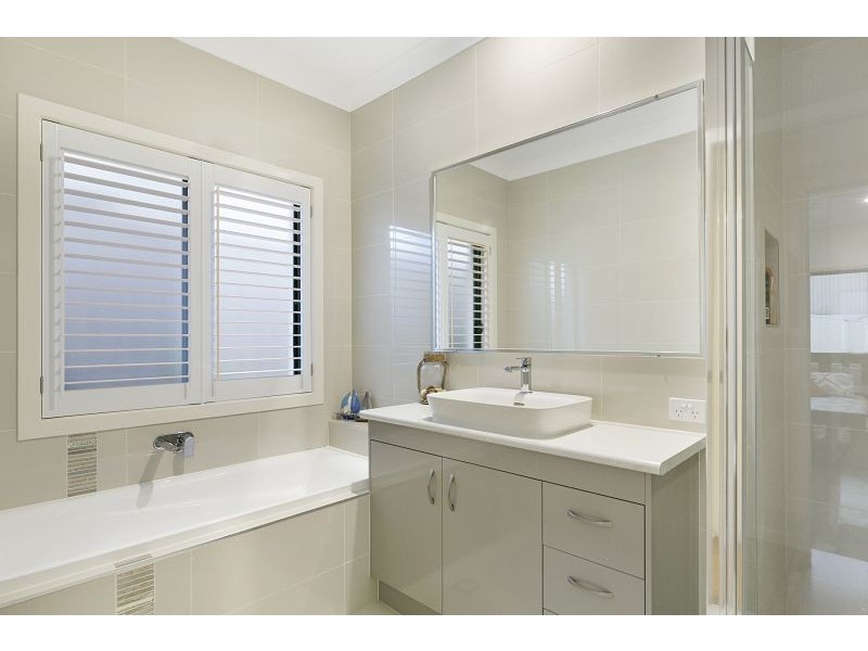 8 Capella Drive, Redland Bay QLD 4165