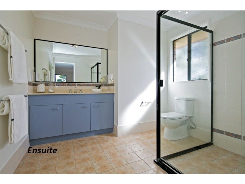 1 Panorama Court, Redland Bay QLD 4165