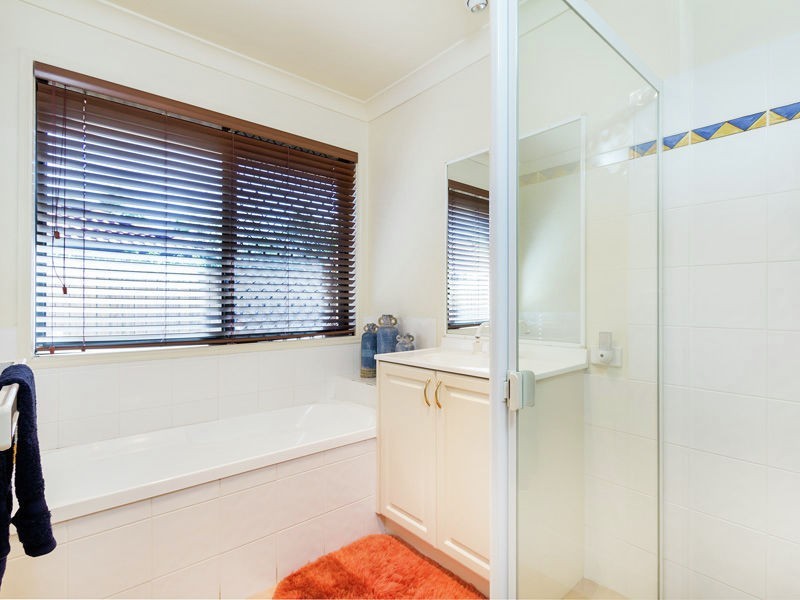 5 Ensign St, Carindale QLD 4152