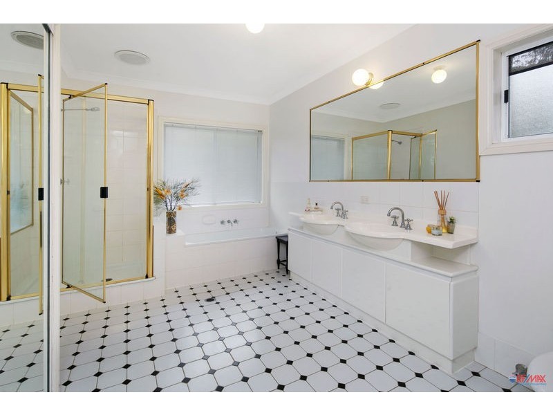 11 Tipuana Drive, Capalaba QLD 4157