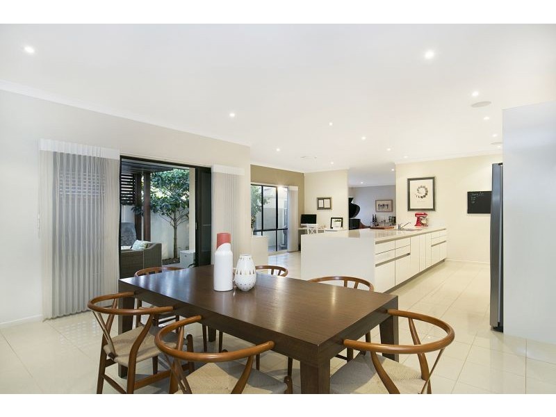 26 Alkoomie Street, Wynnum QLD 4178