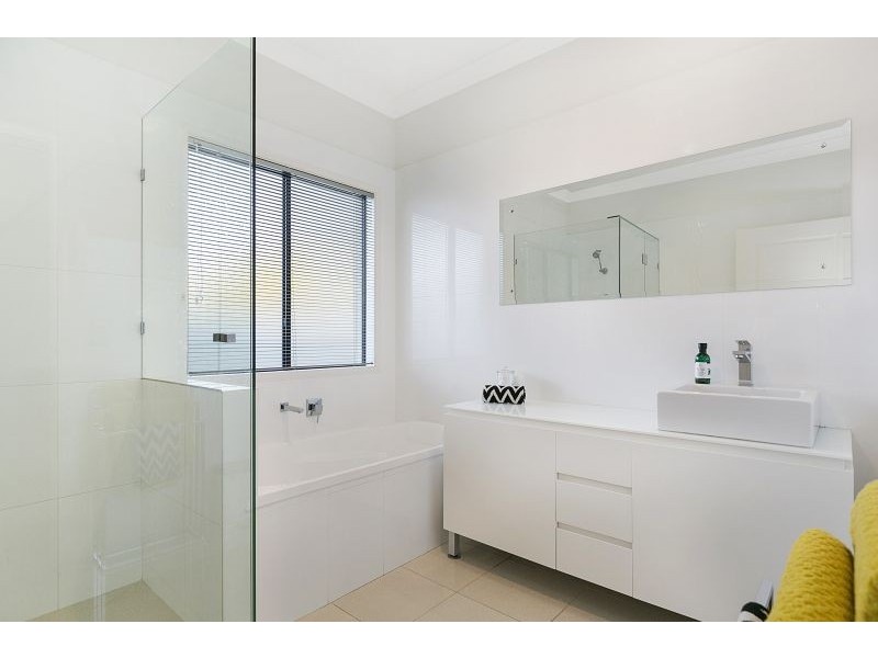 26 Alkoomie Street, Wynnum QLD 4178
