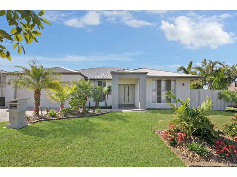 7 Magnetic Place, Redland Bay QLD 4165