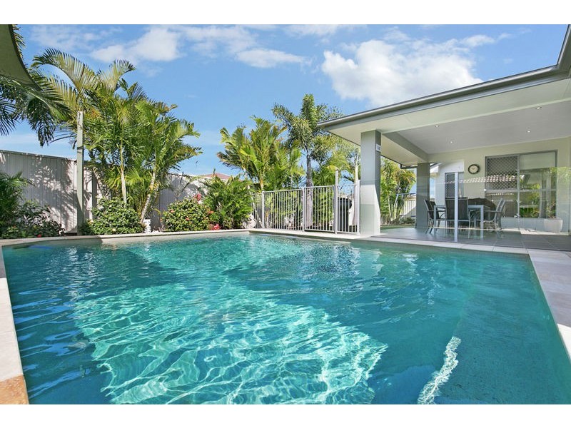 7 Magnetic Place, Redland Bay QLD 4165