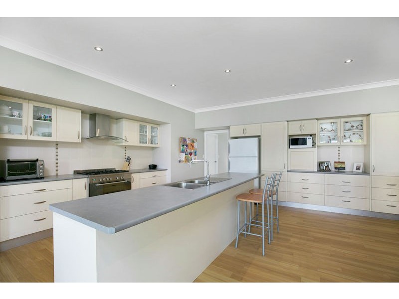 7 Magnetic Place, Redland Bay QLD 4165