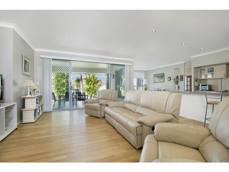 7 Magnetic Place, Redland Bay QLD 4165