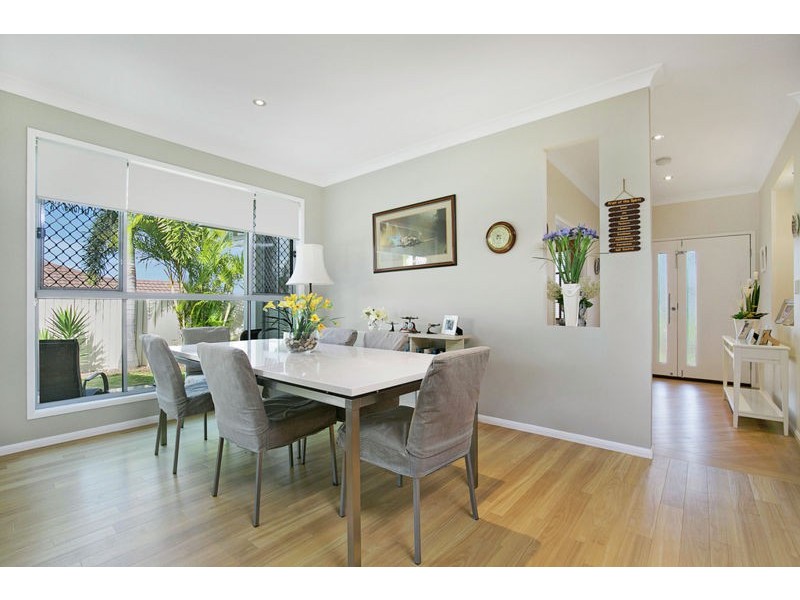 7 Magnetic Place, Redland Bay QLD 4165