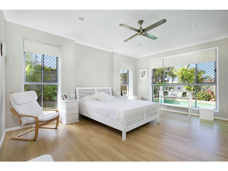 7 Magnetic Place, Redland Bay QLD 4165