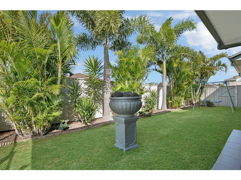 7 Magnetic Place, Redland Bay QLD 4165