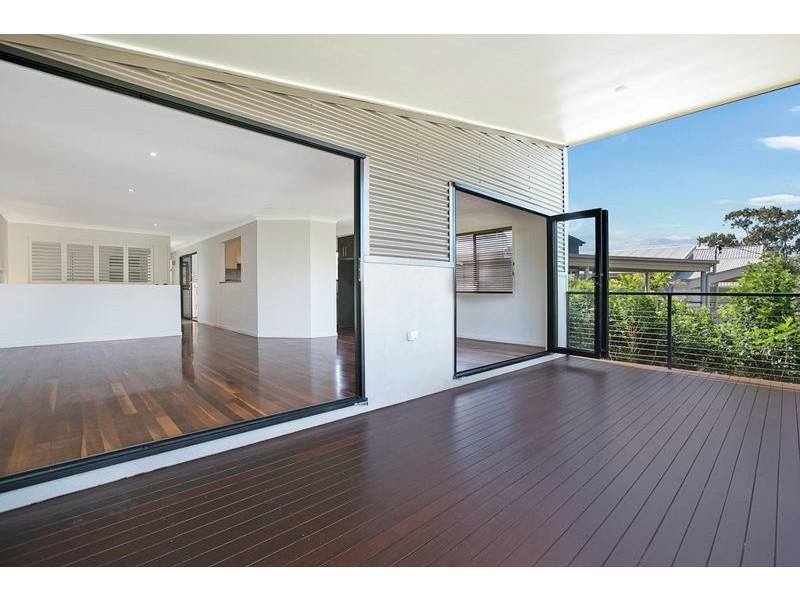 13 Broadwater Terrace, Redland Bay QLD 4165