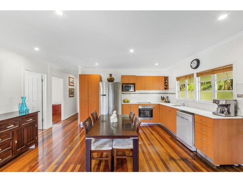 323 Preston Road, Wynnum West QLD 4178