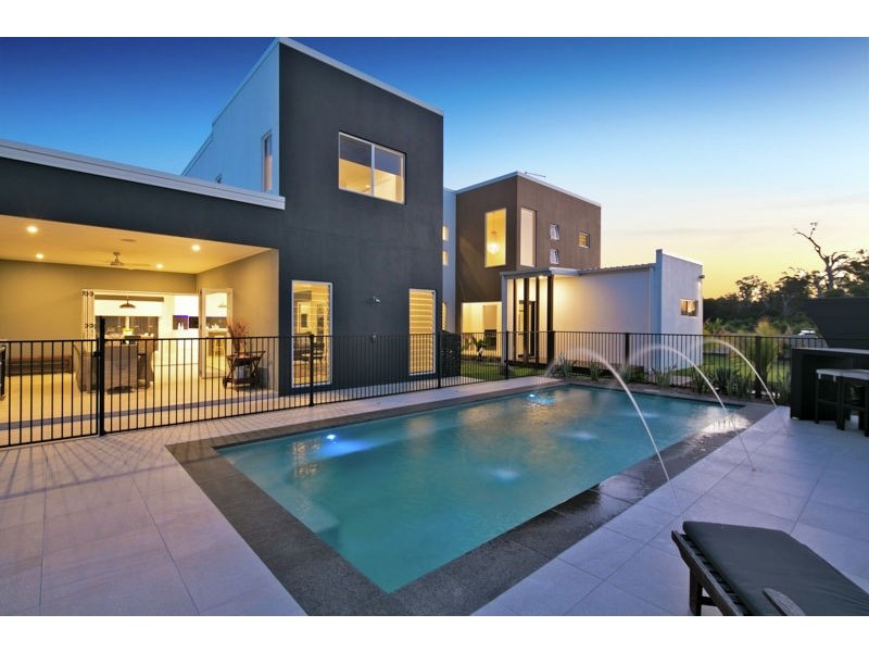 16 Capella Drive, Redland Bay QLD 4165