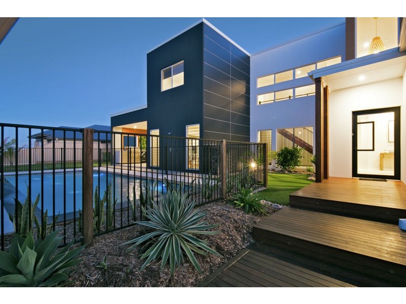 16 Capella Drive, Redland Bay QLD 4165