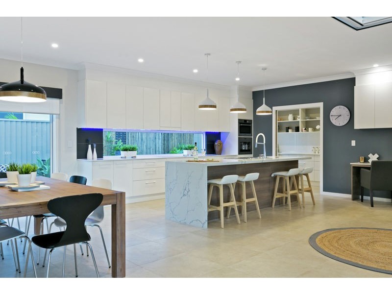 16 Capella Drive, Redland Bay QLD 4165