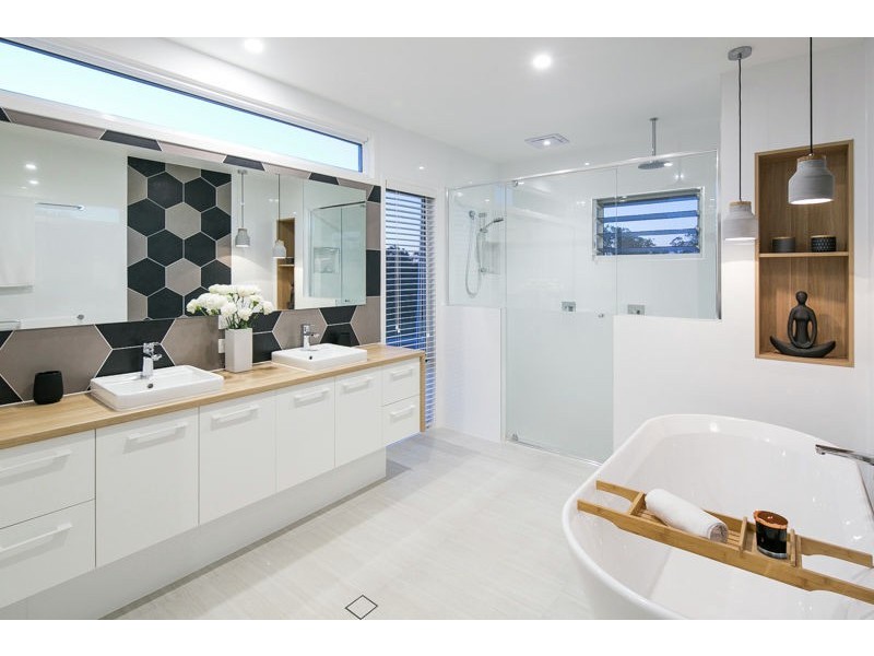 16 Capella Drive, Redland Bay QLD 4165