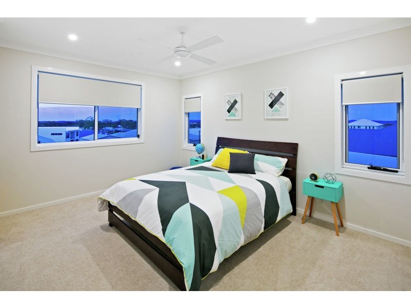 16 Capella Drive, Redland Bay QLD 4165