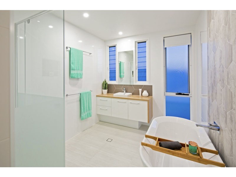 16 Capella Drive, Redland Bay QLD 4165