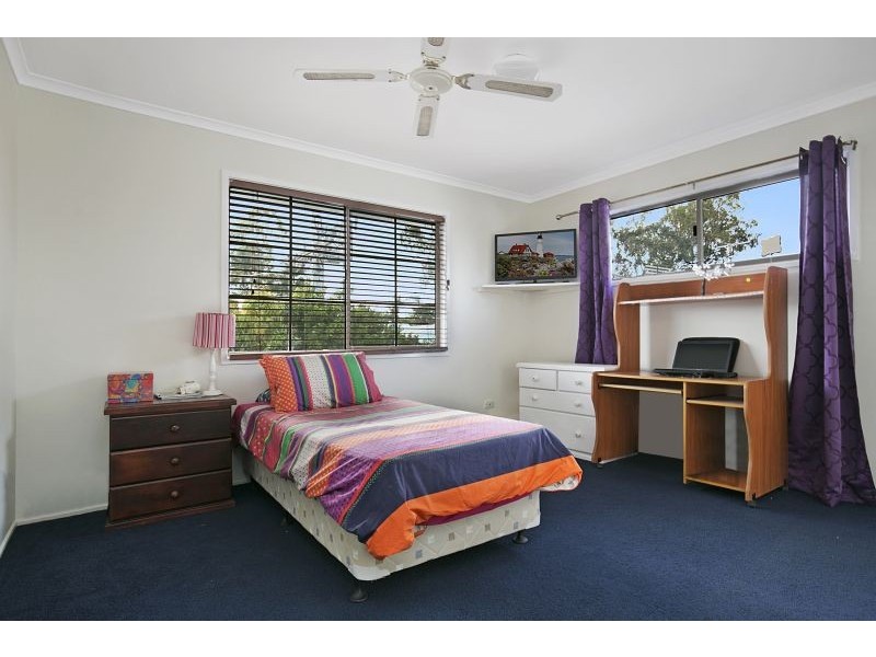 19 Lisa St, Redland Bay QLD 4165