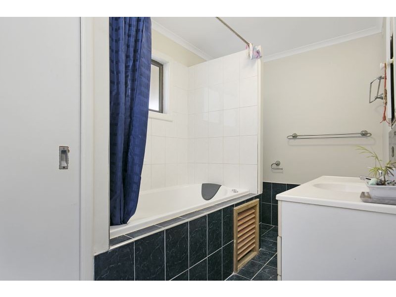 19 Lisa St, Redland Bay QLD 4165