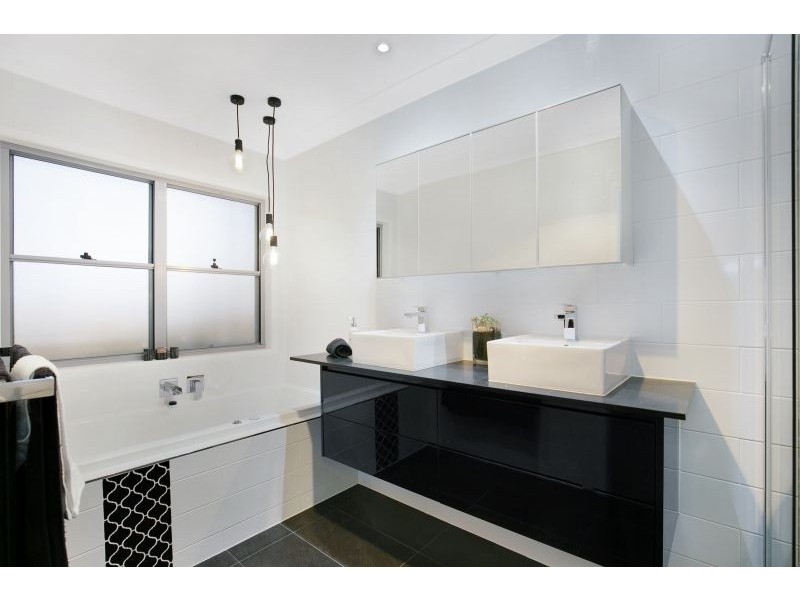 26 INDUS STREET, Camp Hill QLD 4152