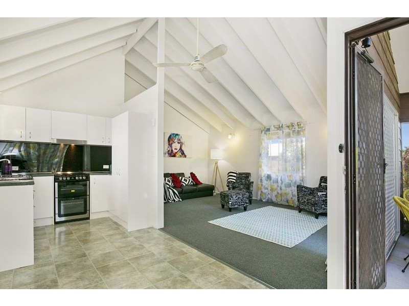 16 Oakland Ave, Redland Bay QLD 4165