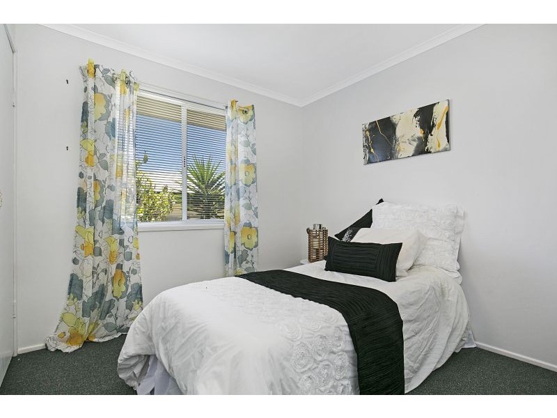 16 Oakland Ave, Redland Bay QLD 4165
