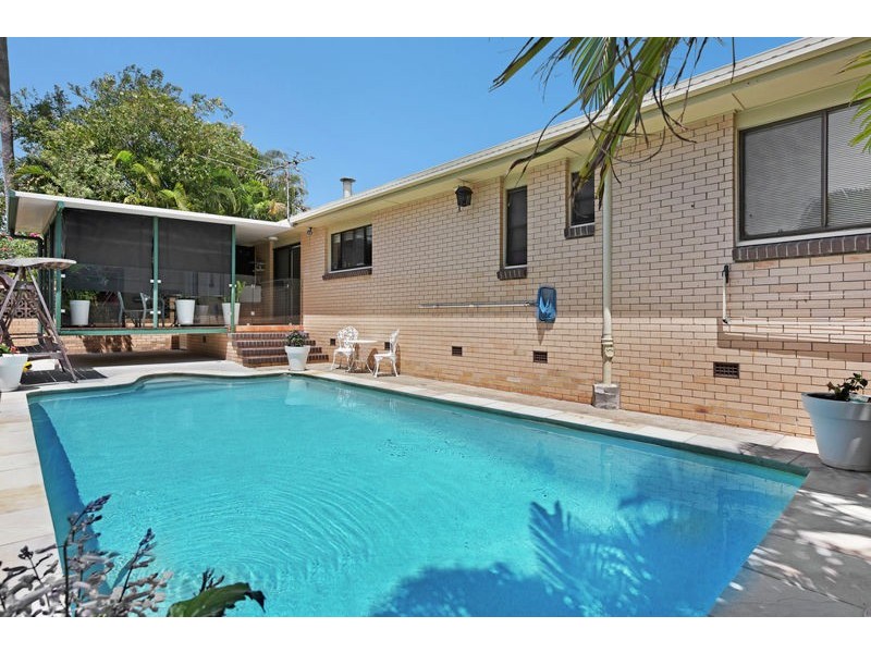 8 Hinckley Street, Manly West QLD 4179