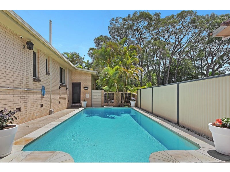 8 Hinckley Street, Manly West QLD 4179