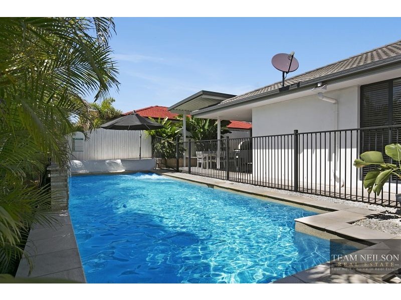 2 Portland Parade, Redland Bay QLD 4165