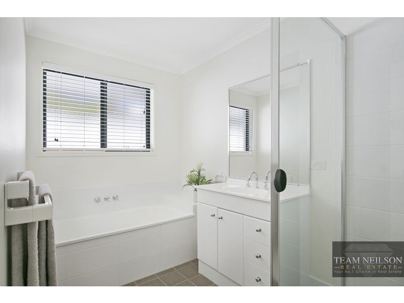 2 Portland Parade, Redland Bay QLD 4165