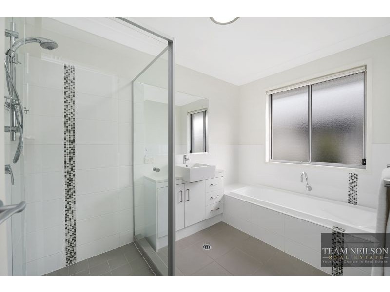 12 Thistle Street, Ormiston QLD 4160