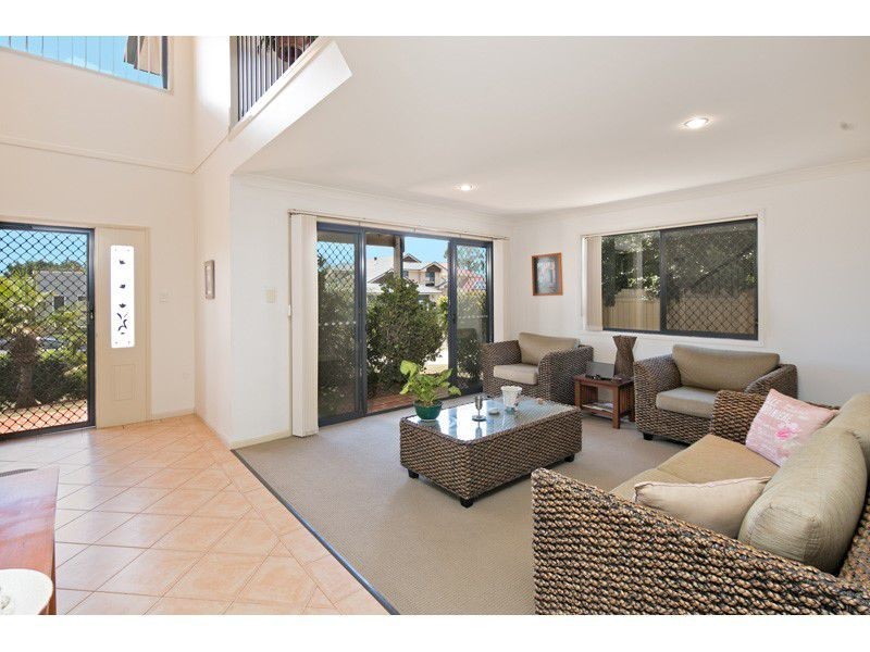 10 ST CLAIR CT, Redland Bay QLD 4165