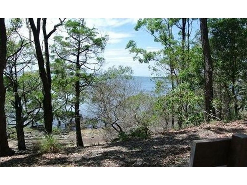 11 Coast Rd, Macleay Island QLD 4184