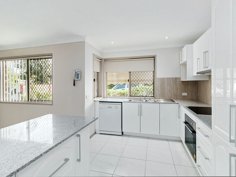 27 Queens Court Rd, Alexandra Hills QLD 4161