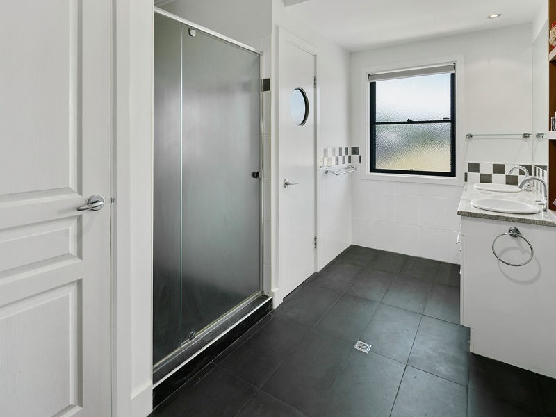 3 Keirnan Street, Redland Bay QLD 4165