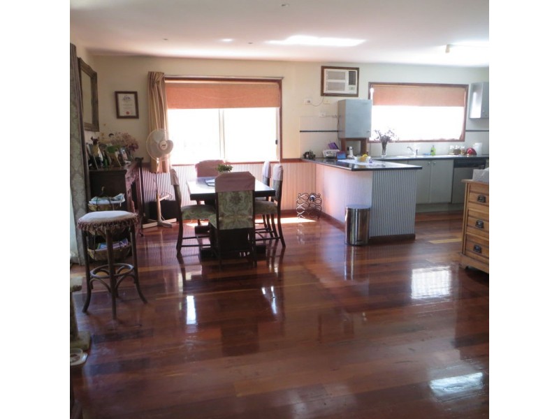 28 Kurrajong Rd, Russell Island QLD 4184