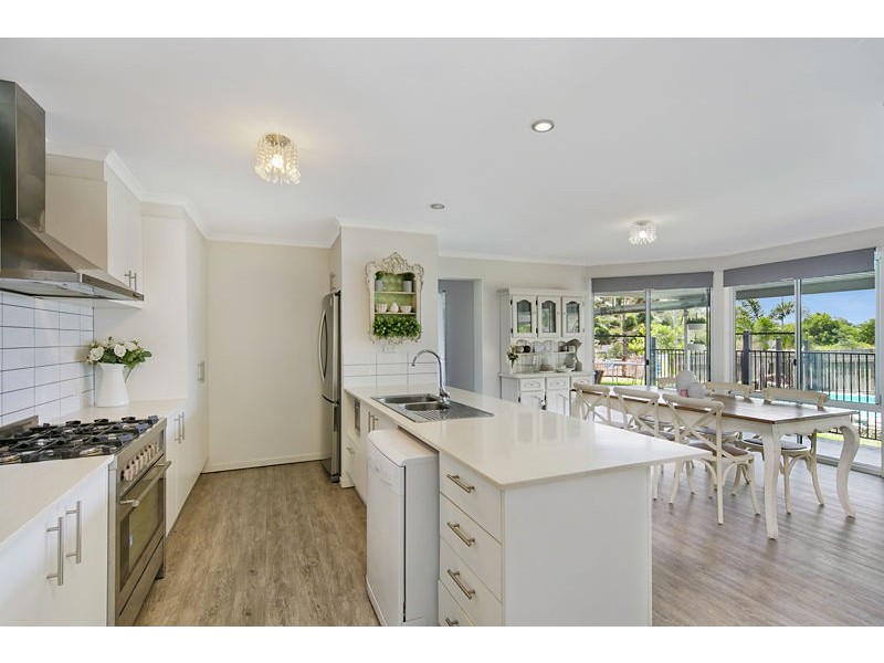 2 Valencia Springs Drive, Redland Bay QLD 4165