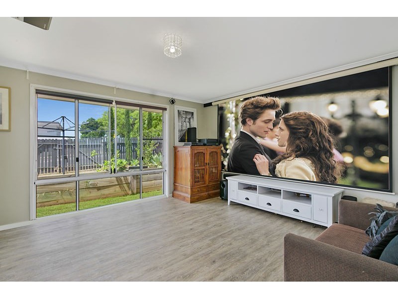 2 Valencia Springs Drive, Redland Bay QLD 4165