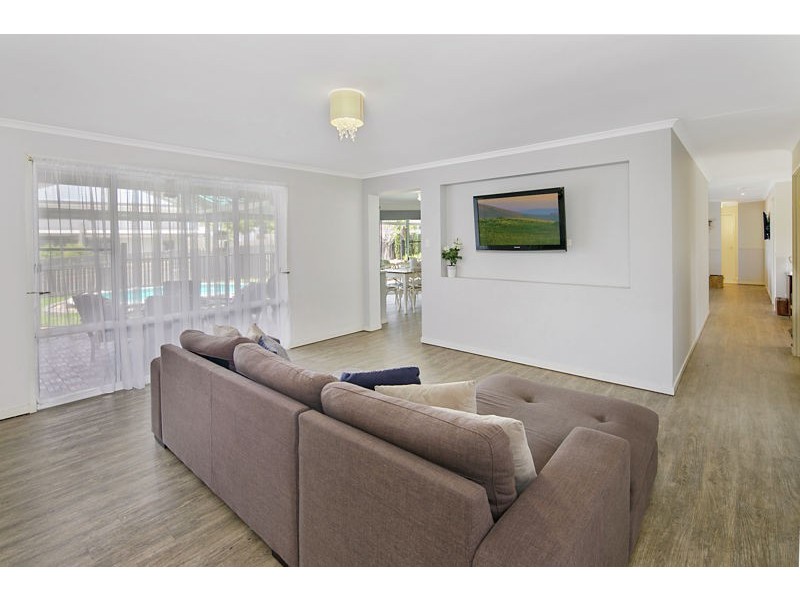 2 Valencia Springs Drive, Redland Bay QLD 4165