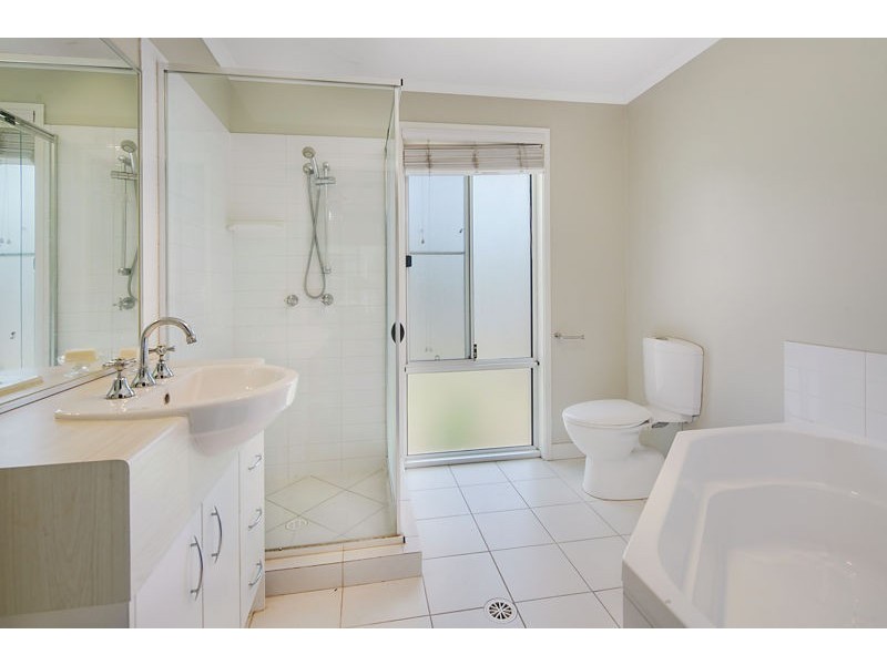 2 Valencia Springs Drive, Redland Bay QLD 4165